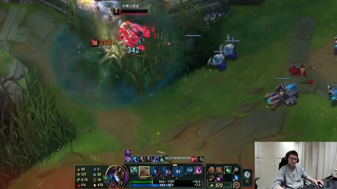 霸哥打峡谷被翡翠蛮王打破防！这就是王者950的水平？