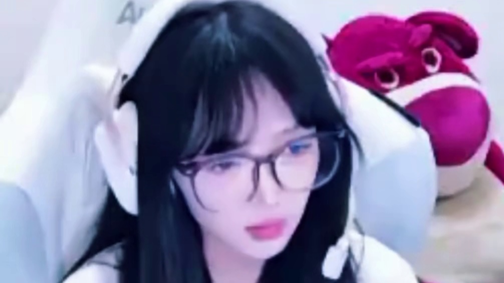 各大职业主播们看，doo黑色城镇残局发力拿下潇潇，全员看的尖叫