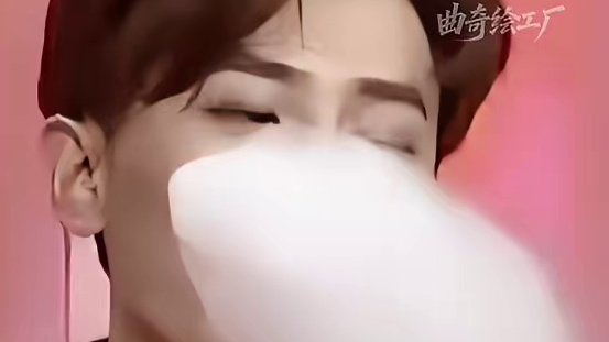 棉花糖消失术！女主持秒速炫完，男主持表情逐渐失控