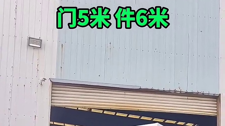 门5米件6米，没想到叉车还真把件挑出来了