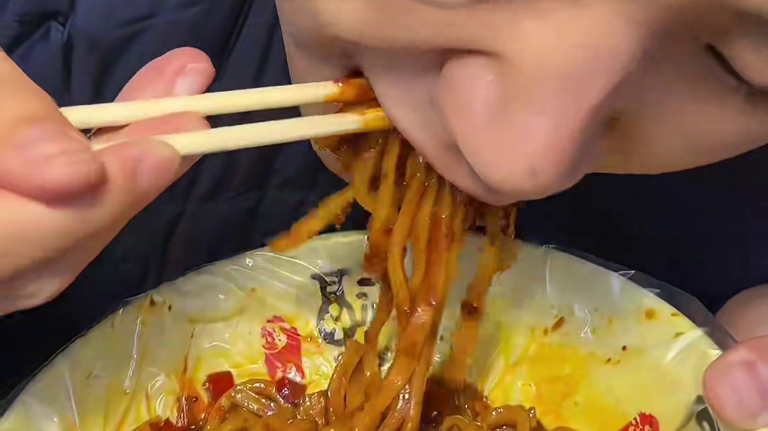 西安街边偶遇剁椒面！深夜碳水