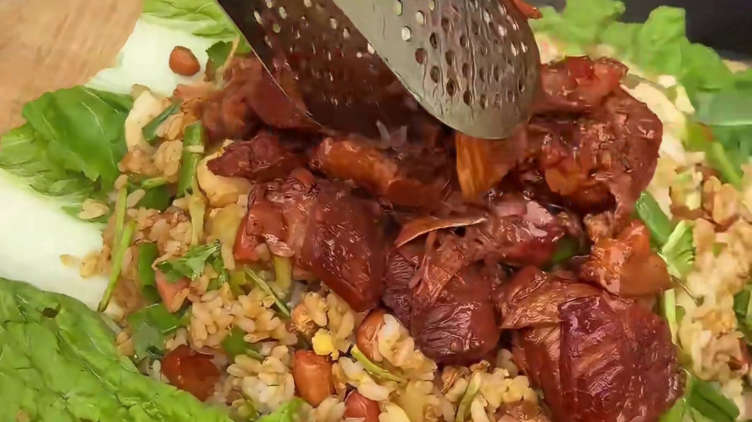 这一盆东北大饭包太带劲了！一口下去还不得香迷糊了？