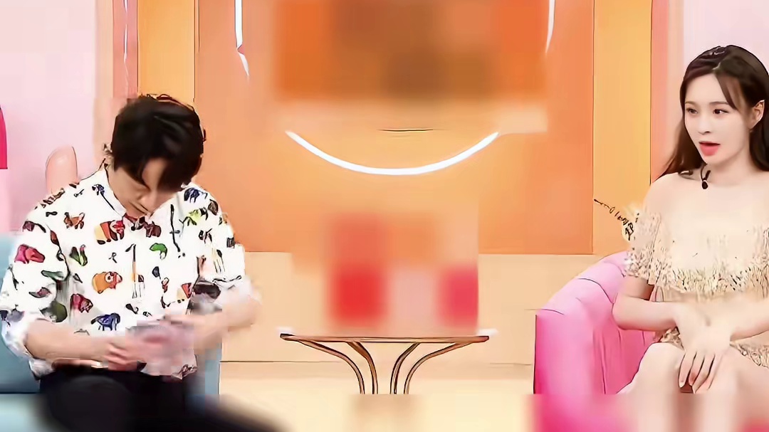 沈梦辰一句话得罪了何老师及在场的所有人。