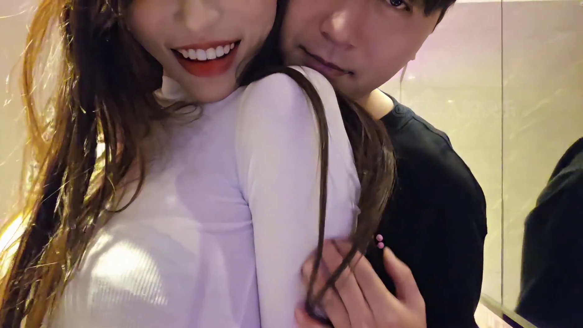 【小小小酷哥】小酷跟妹子单独相处被其姿态诱惑，这谁顶得住啊