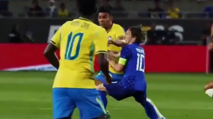 边锋必学！亚马尔紧密控球牛尾巴 借力转身加牛尾巴#足球