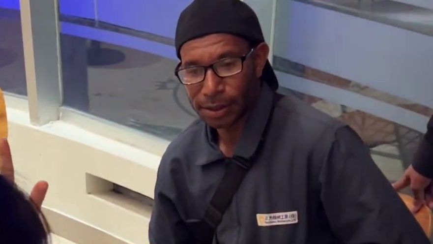 说走就走的探险，飞跃3000公里探寻传说中的食人族！