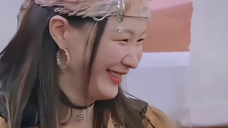 当迪丽热巴和金靖是孪生姐妹