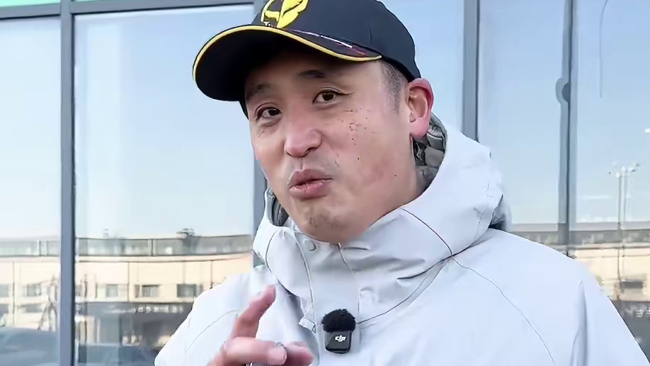死磕377天等车！史上最强自吸V8，国内首台上路！
