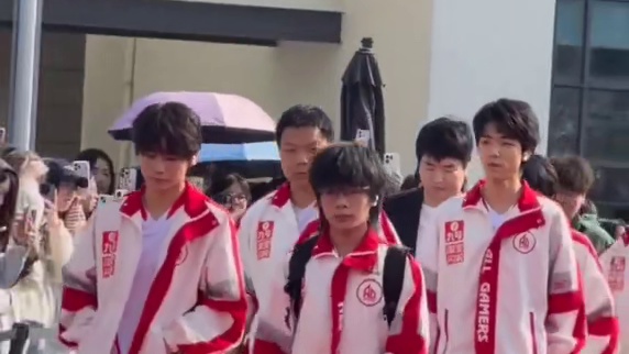 AG败者组上班 全员状态很好