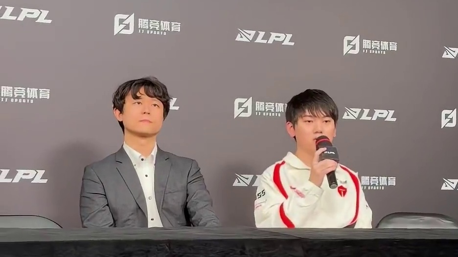 Q：和fengyue的配合程度怎么样了？
JackeyLove：fengyue的操作肯定是没有什么问