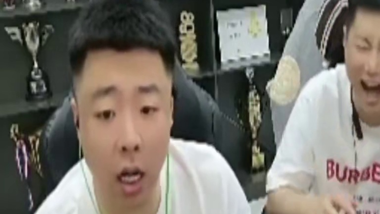 各大职业选手们看，AG对战白鲨关键局！交火的一瞬间！念旧突然断网掉线！全员看蒙了！！