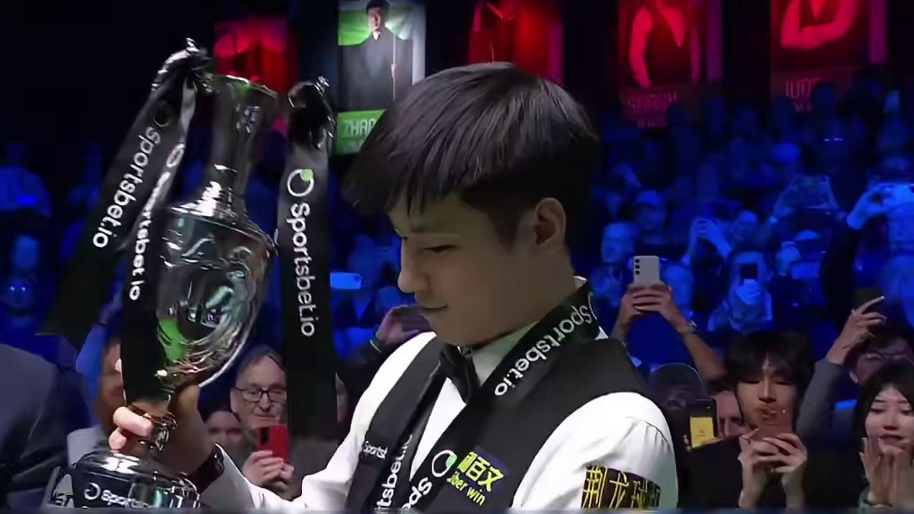 女士们先生们，您现在见到的是： 包揽25/26赛季球员系列赛全部冠军，历史首位——赵心童！！！