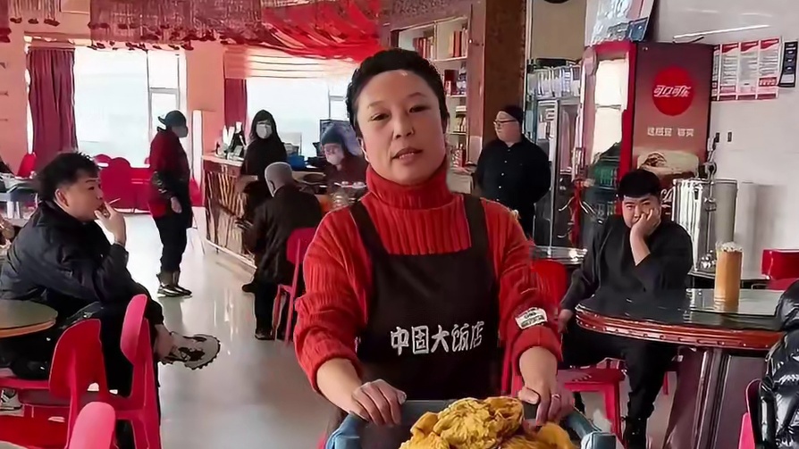 震惊南方小土豆的东北菜量到底有多大？