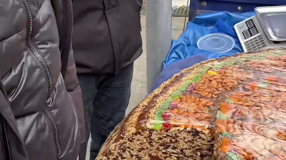 给你们看看传说中一刀一套房的新疆切糕的真实价格