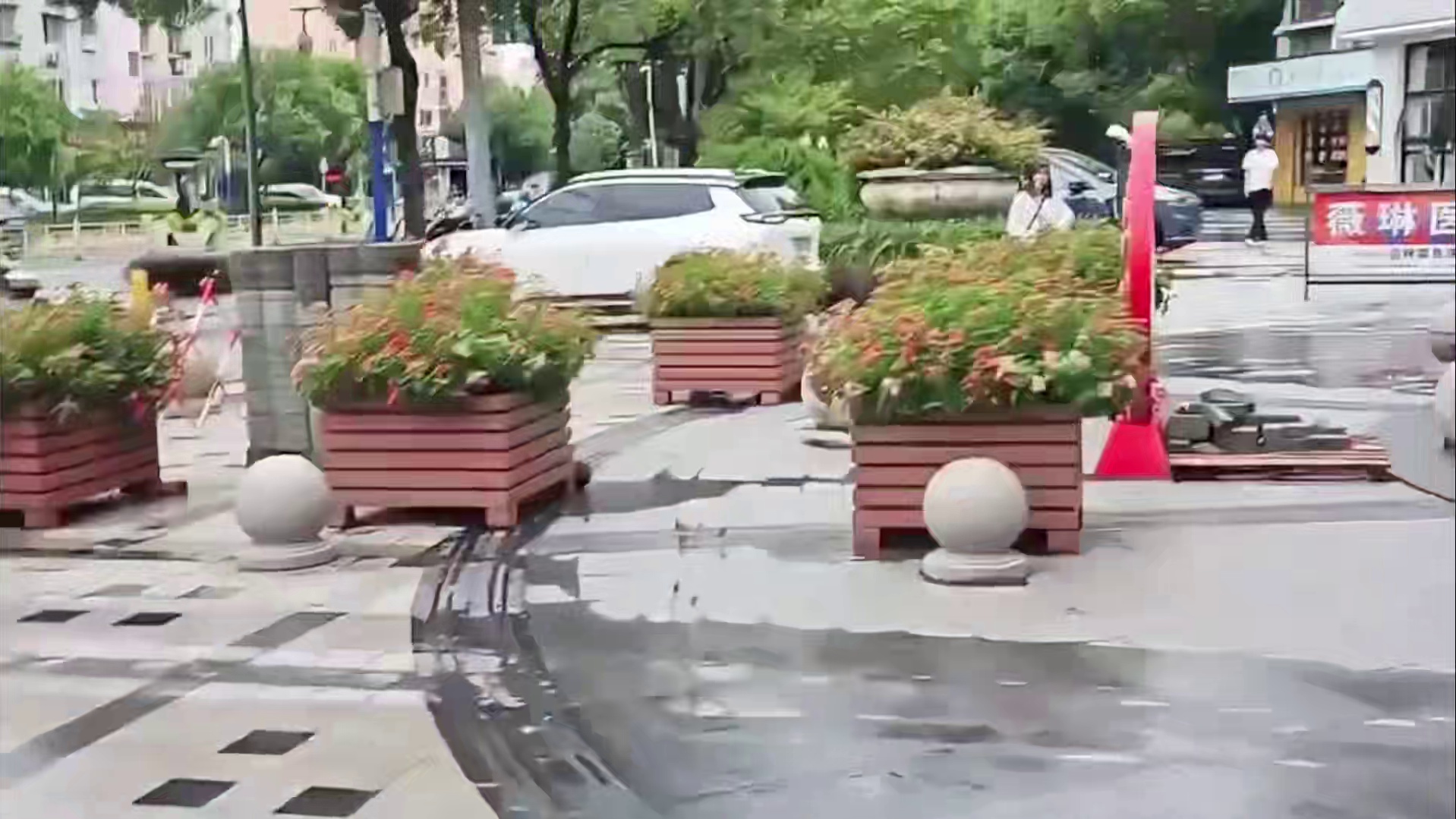 童锦程教Uzi搭讪妹子，没想到方法如此简单粗暴，把乌兹都吓到