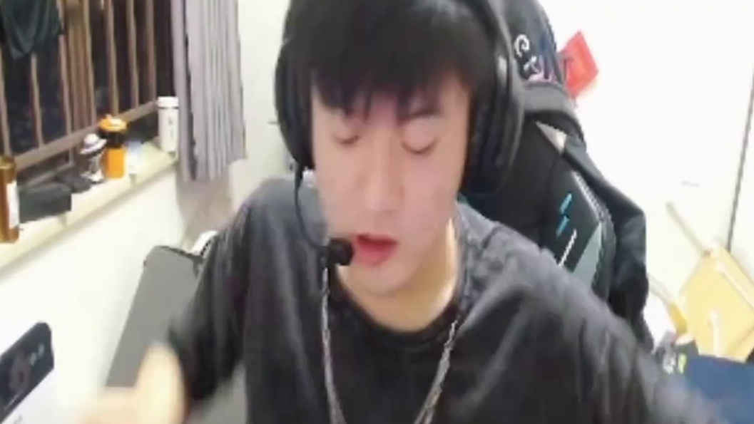 欧欧表示现在的阵容且看且珍惜吧，目标十个PL冠军就退役但是很难，以后是doo嘉宝和122的时代了