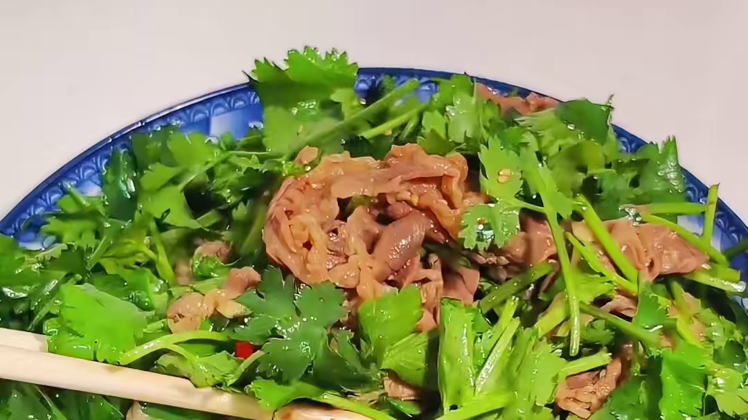 奶奶的绝了！直接给这个香菜拌牛肉封神！