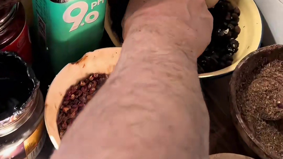 比脸还大的回锅肉  最低十元一片 四片起炒!!