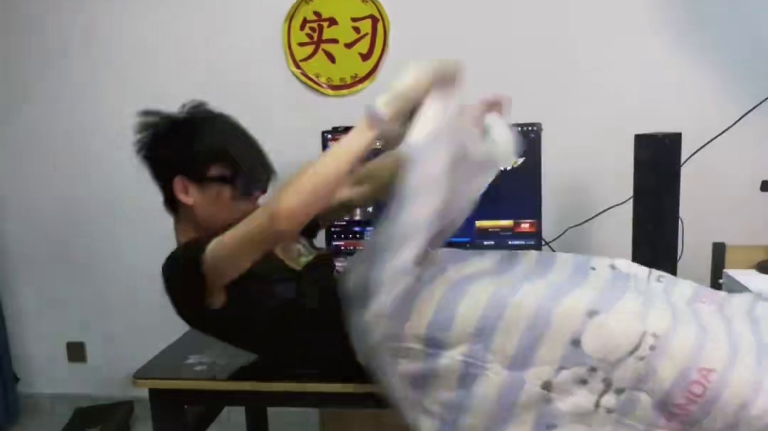 狡猾的战衣跑户外了