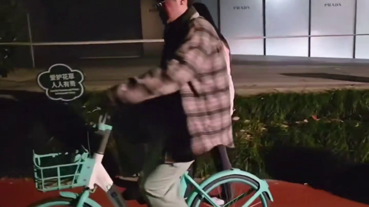 “姿态AJ一行人重游落态坡，儿姿打破心魔骑车重新出发！”