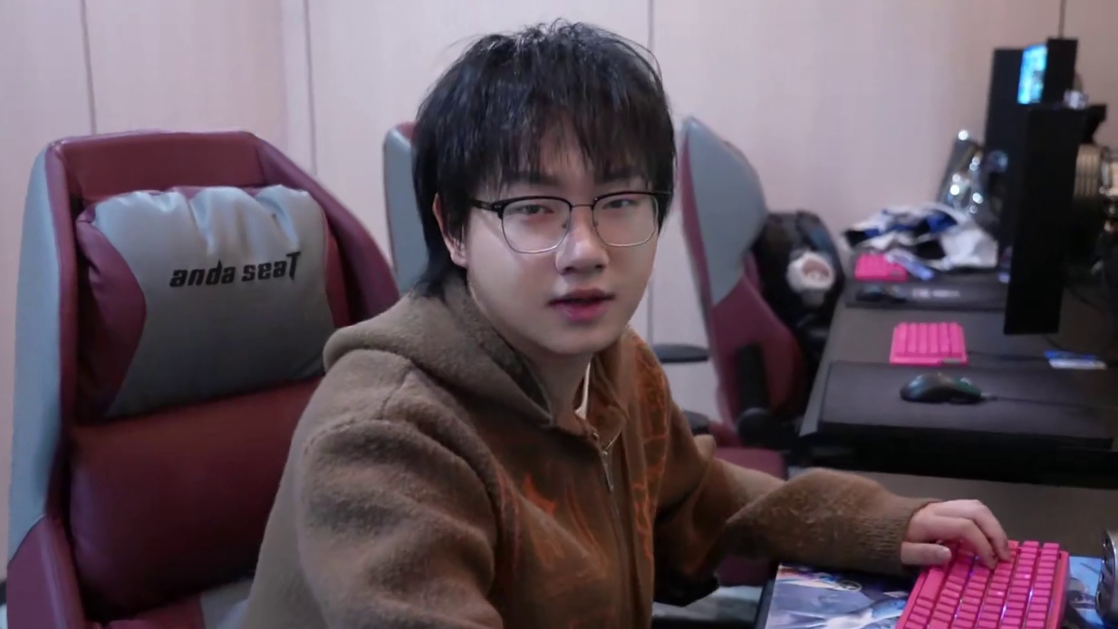在下不才,会打点游戏，快来王者荣耀世界和我一起玩吧。
