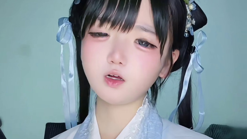 当你被众人欺辱时的雌小鬼师妹：