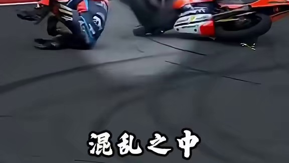 Moto 赛骑手抢车，撞车只是幌子？真相藏在混乱里