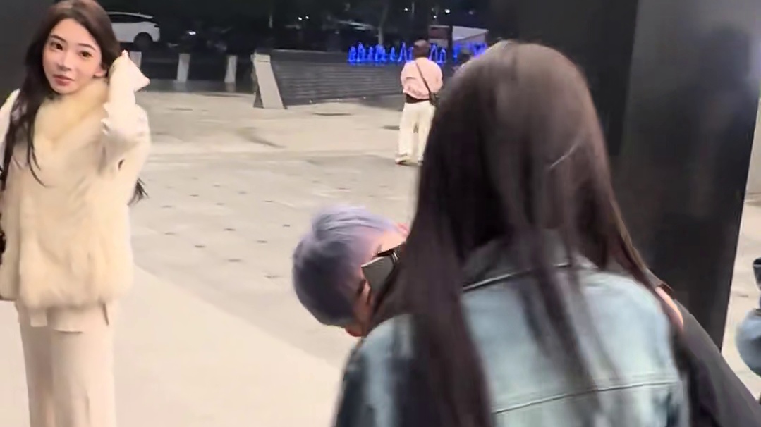 童锦程新发色有点小帅了