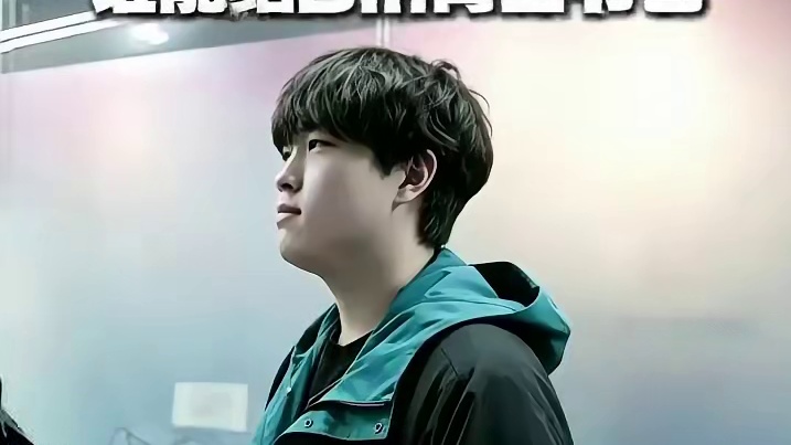 官方整活：谁能给Bin哥背上书包？

 ​​​