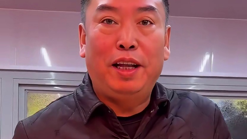 沈阳夜市里的铁板鸡架，香喷喷的！
