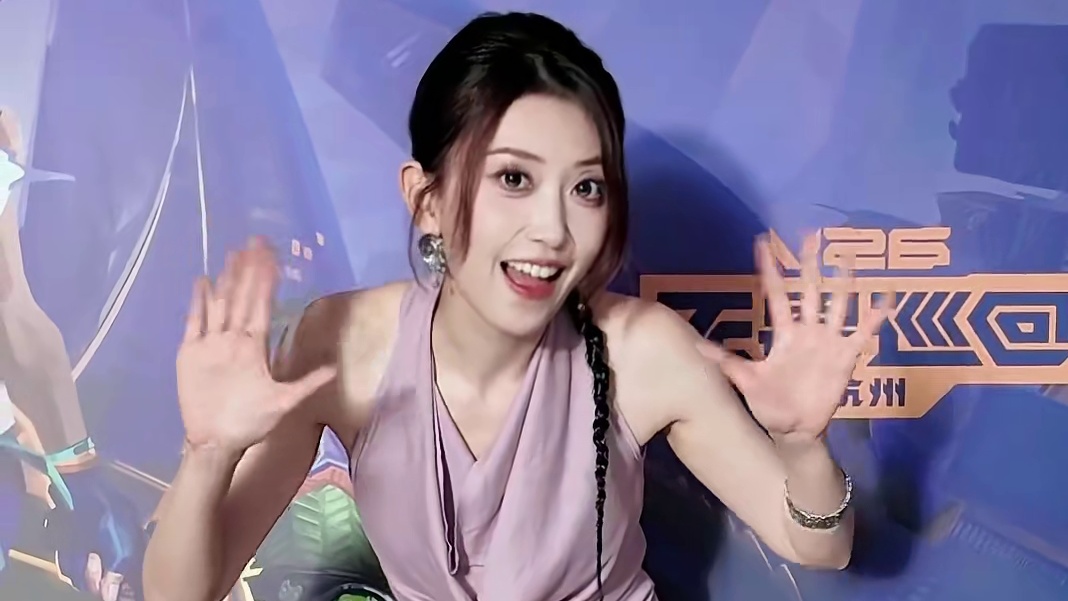 好吧，我承认你们两个是比我帅一点