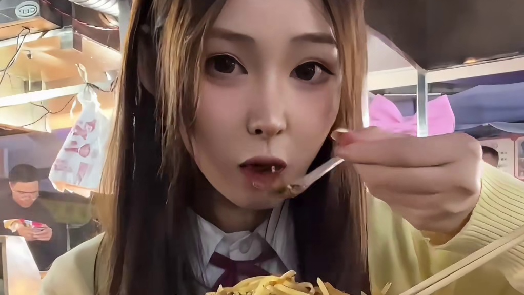 小孩哥炒饭好香！