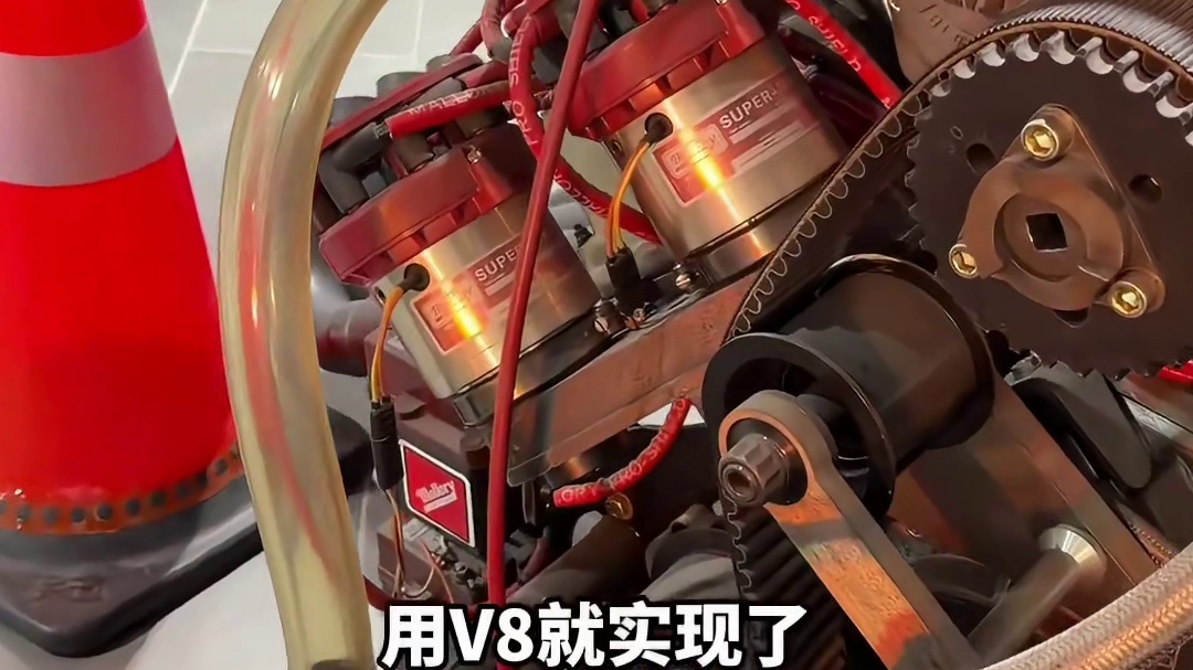 1万马力一次性大V8！瞬间消耗半个驾驶员！ 0.6秒破百，5秒油耗30升！