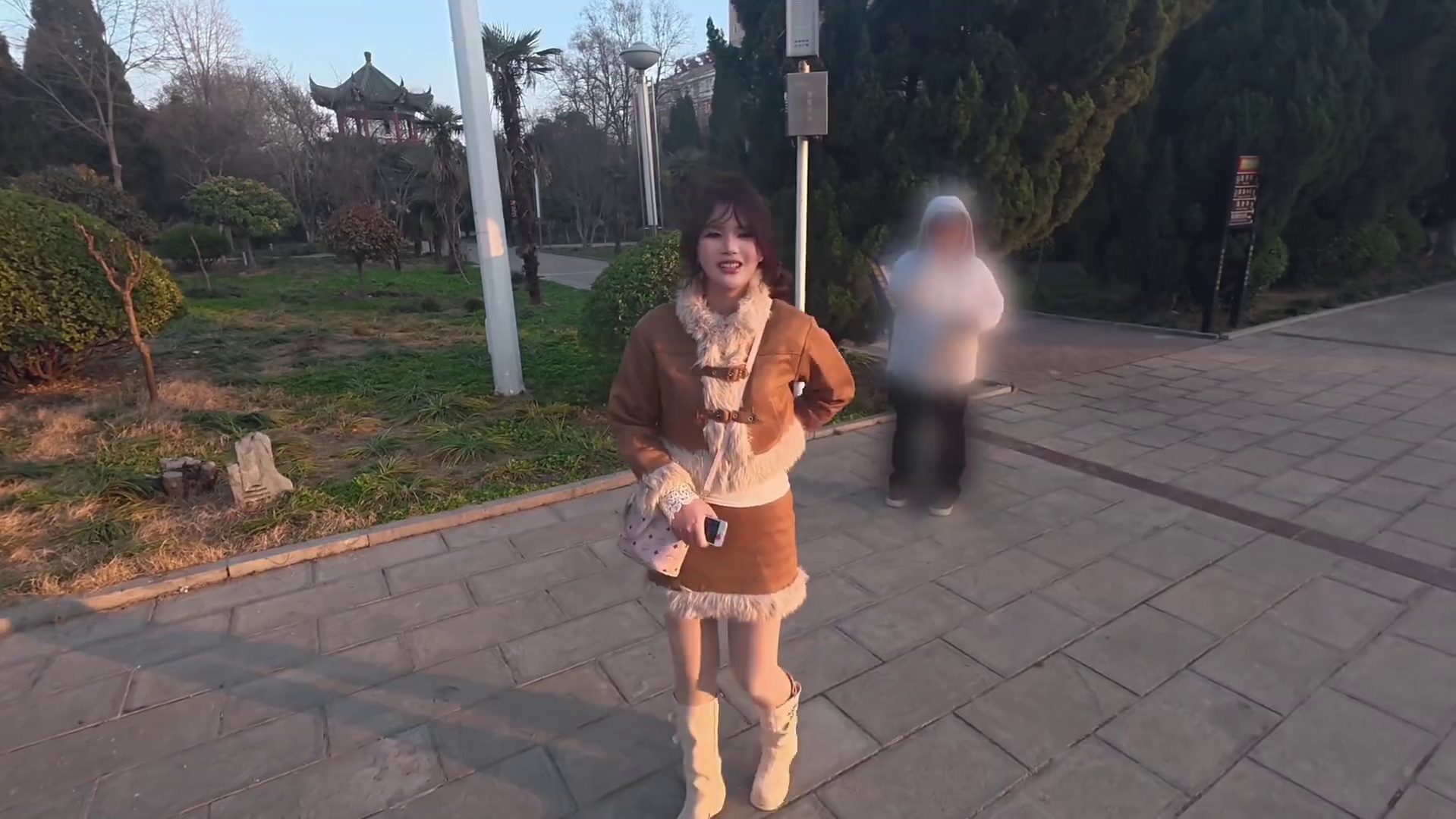 撩妹被锤 有些人只适合一个人，我说的没毛病吧，兄弟们