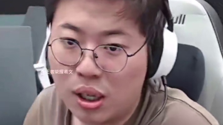 狂魔哥在线吃瓜连麦询问这次清清事件是不是AG的粉丝让小姐姐出来曝料的！狂魔哥串麻了？？？ ​​​