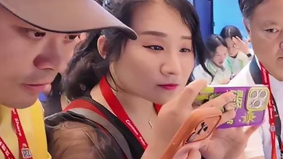 4月16日，广东网联组织一批百万级大V走进第139届广交会，聚焦“新绿智”亮点，开展探馆探企采风行