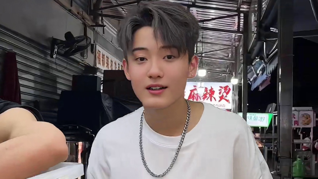 我也不想买呀～可是他叫我姐姐哎！