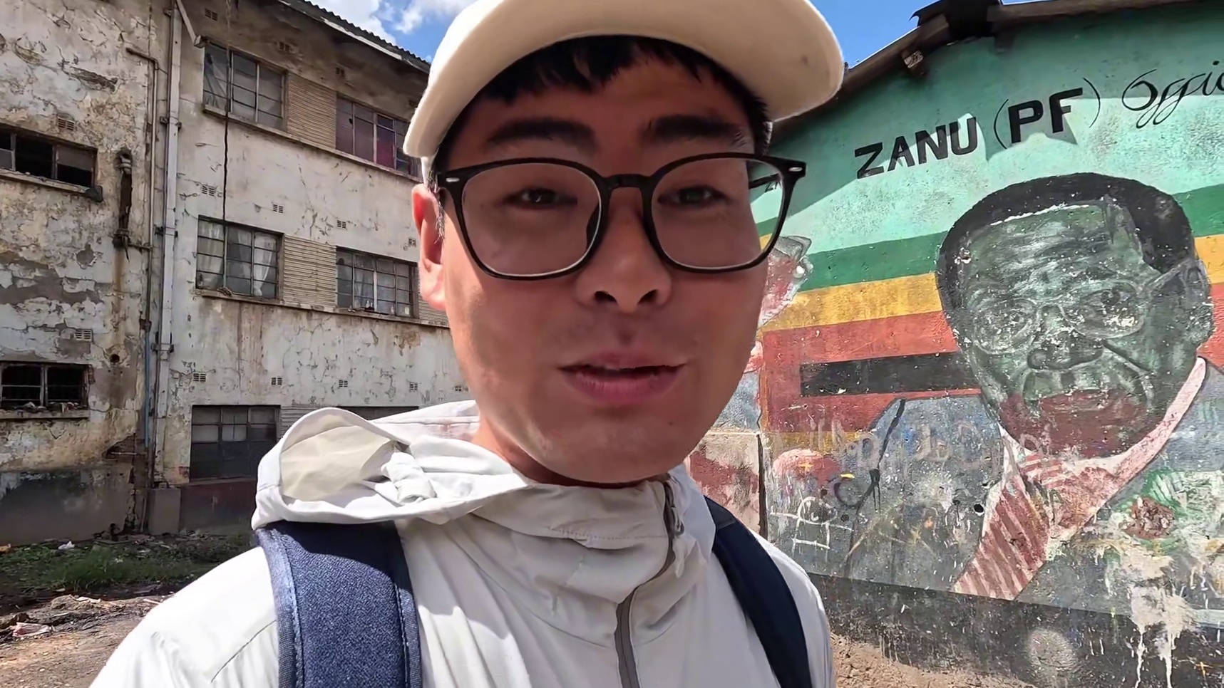 勇闯非洲黑暗街区，刚进去就被围攻，人们竟然靠喝止咳糖浆为生