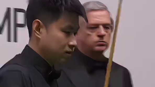 视觉效果拉满的超级低杆，简直帅劈了
 更多斯诺克资讯请关注微博账号：世界