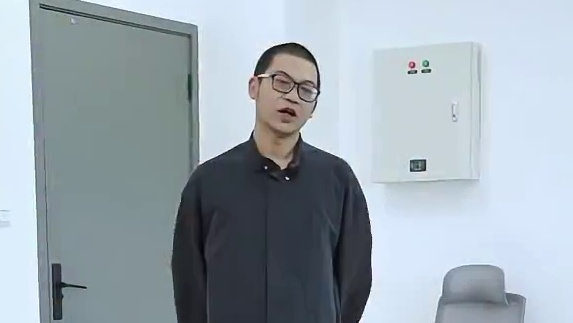 你果然是黑工资协会会长 我是安德罗妮的员工，我现在慌的一比