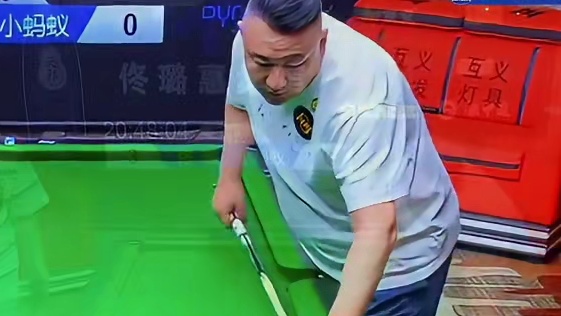 这鑫哥会摸鱼，打不过就磨，赖一局是一局，主打摆烂混局