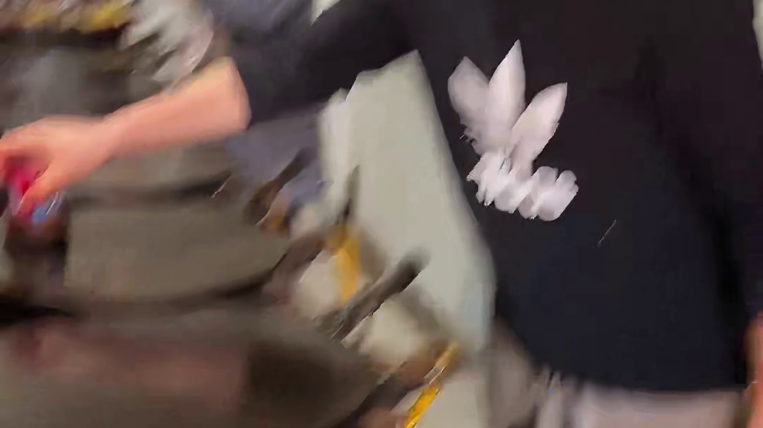 沈阳街边13元一张鸡蛋饼，一口下去香迷糊了！
