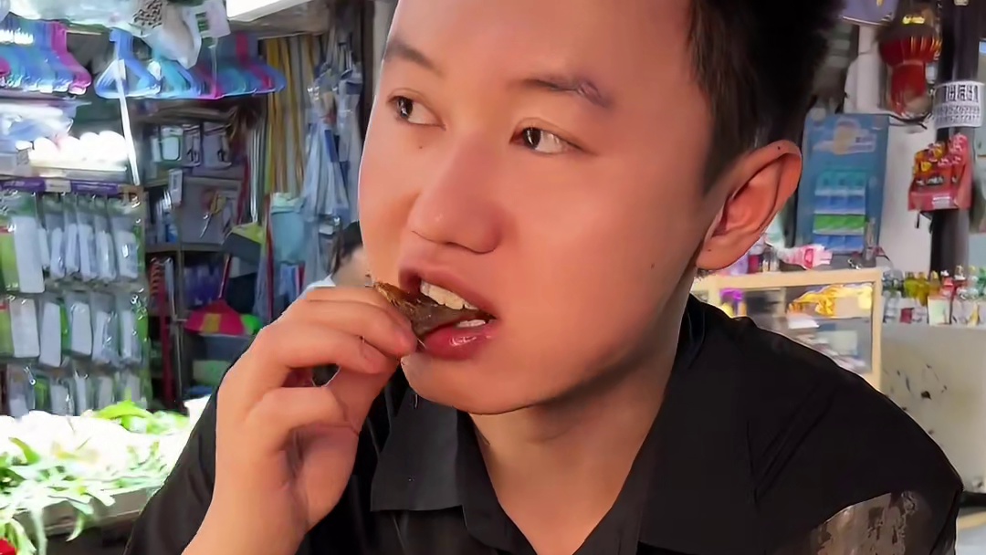 遵义街头的豆花面，蘸水裹上豆花简直绝