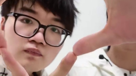 解锁三人合拍新姿势