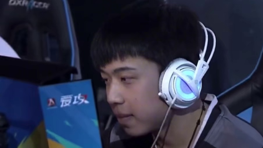 宠儿9年前同时拿下金枪王和狙神称号！怪不得排位狙击也这么猛！全能啊！#CF功夫联动版本 #穿越火线