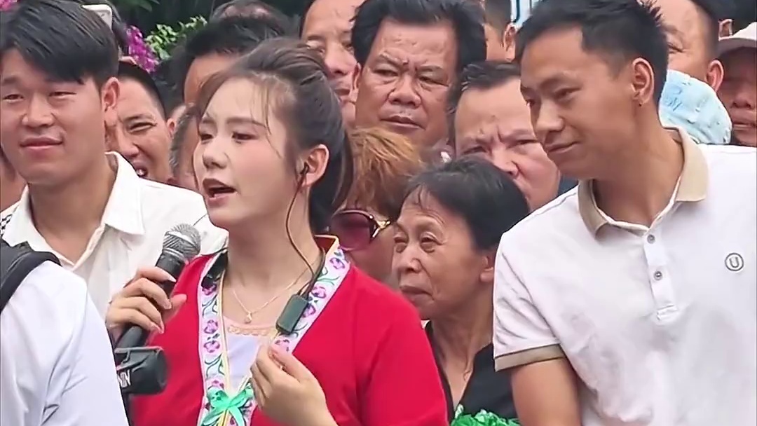 我到广西找阿牛，为了找他手牵手