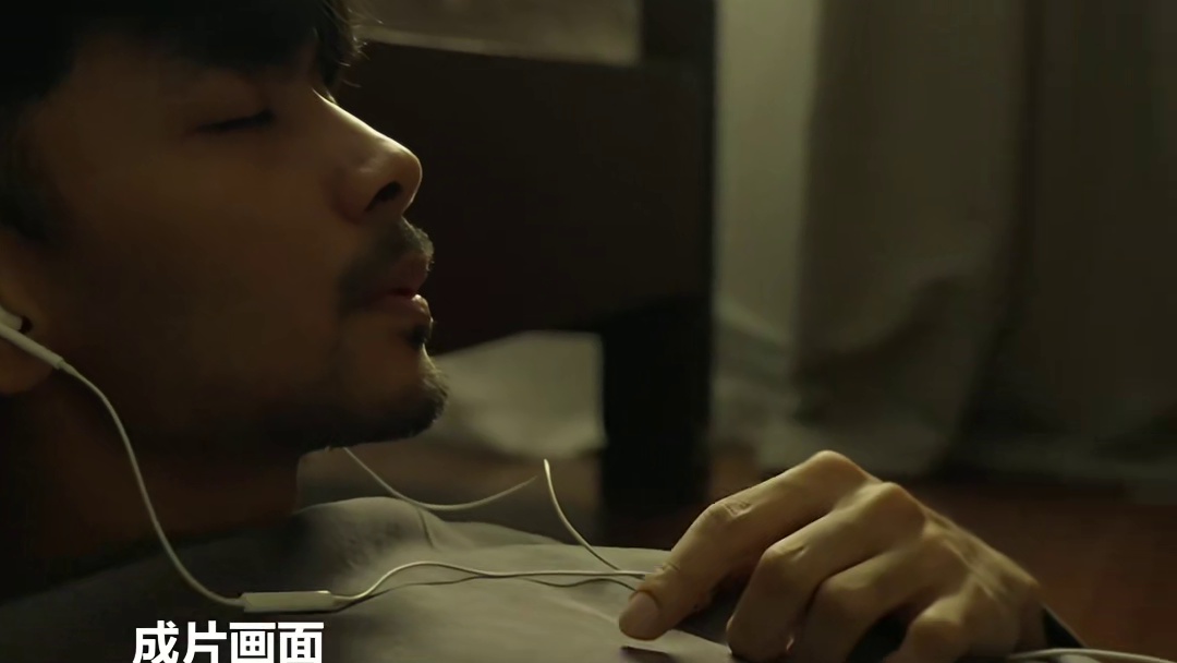 一个人在家，也能轻松拍出电影感大片 不用复杂设备，也无需要精致布景，用一台 相机，就能把日常空间变成你的专属“片场”，单人就能完成稳定流畅的电影感运镜。 ：jlpctures