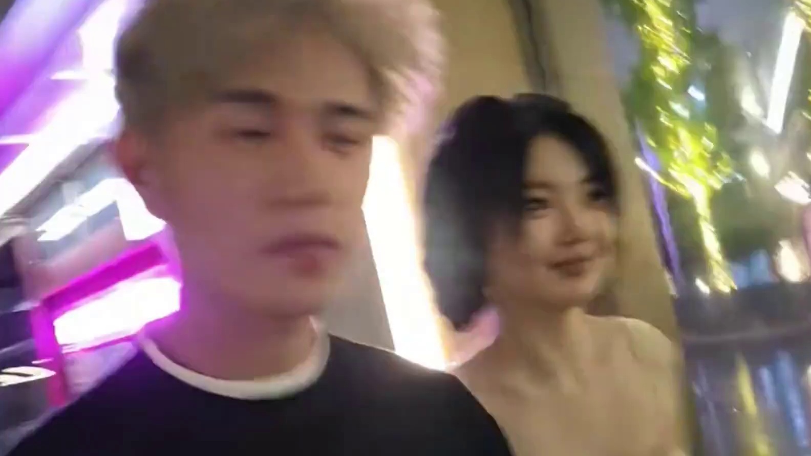 “女孩子想赢你就让她赢咯！！”