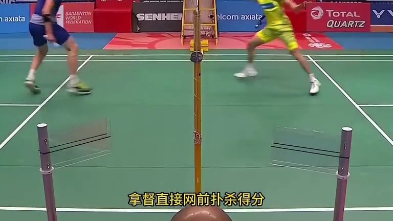 李宗伟争议判罚后，对安塞龙死亡凝视。