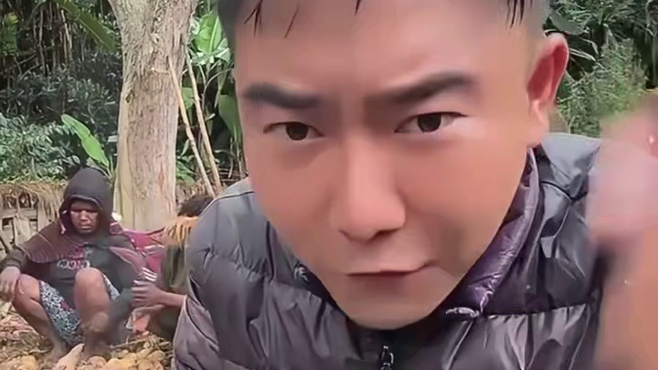 粉丝倒反天罡要卖给李忆袜子
